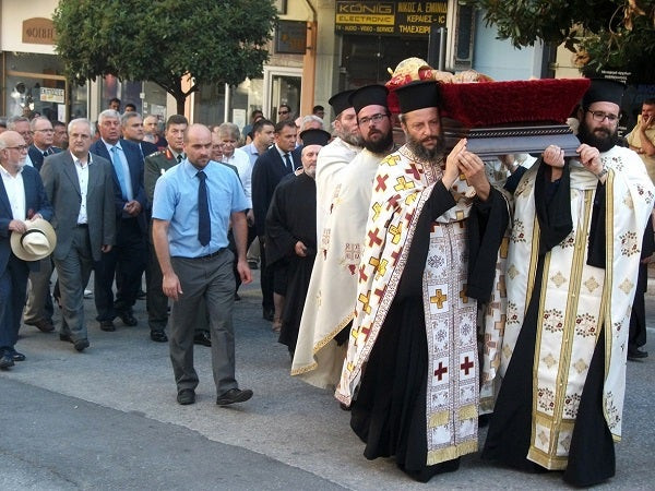 Καβάλα: Σε λαϊκό προσκύνημα το σκήνωμα του μητροπολίτη Φιλίππων, Νεαπόλεως και Θάσου(εικόνες)